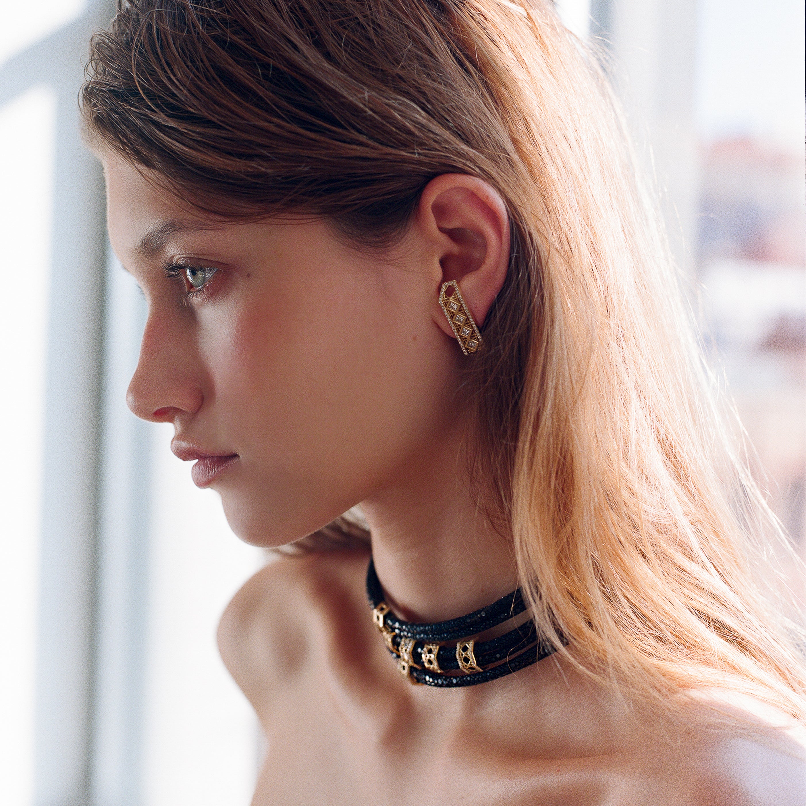 Doudou Abyss Choker, 18K Yellow Gold , Pavé diamonds and Stingray Leather