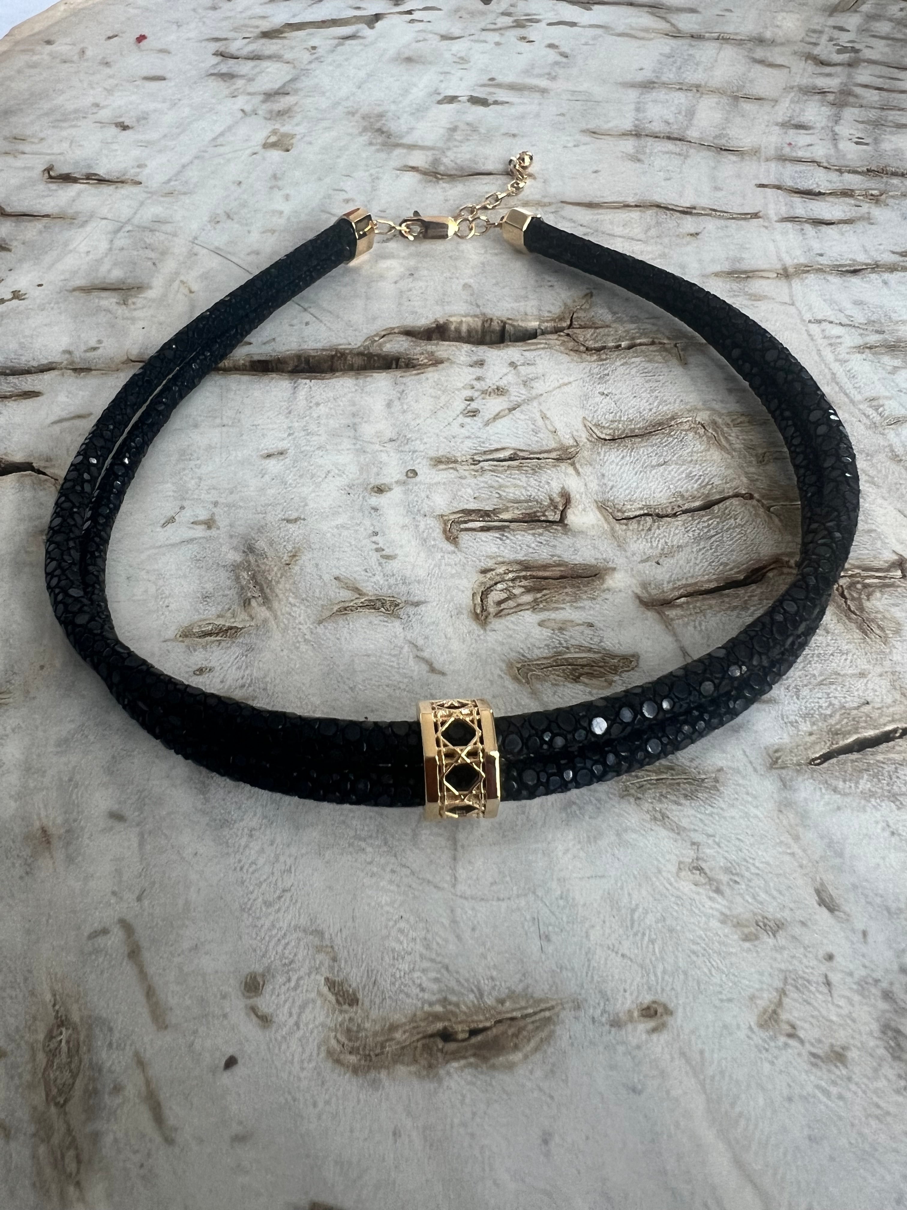 Doudou stingray leather choker necklace with plain bead